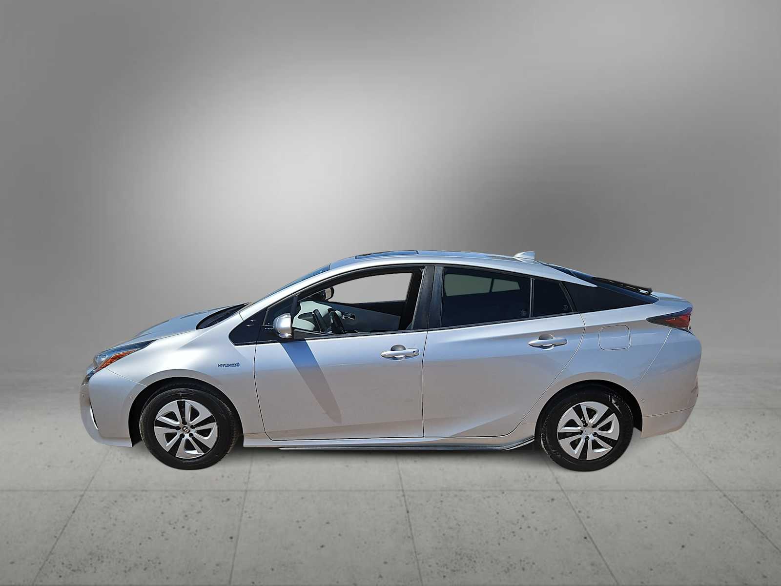 Thumbnail: 2018 Toyota Prius - 5