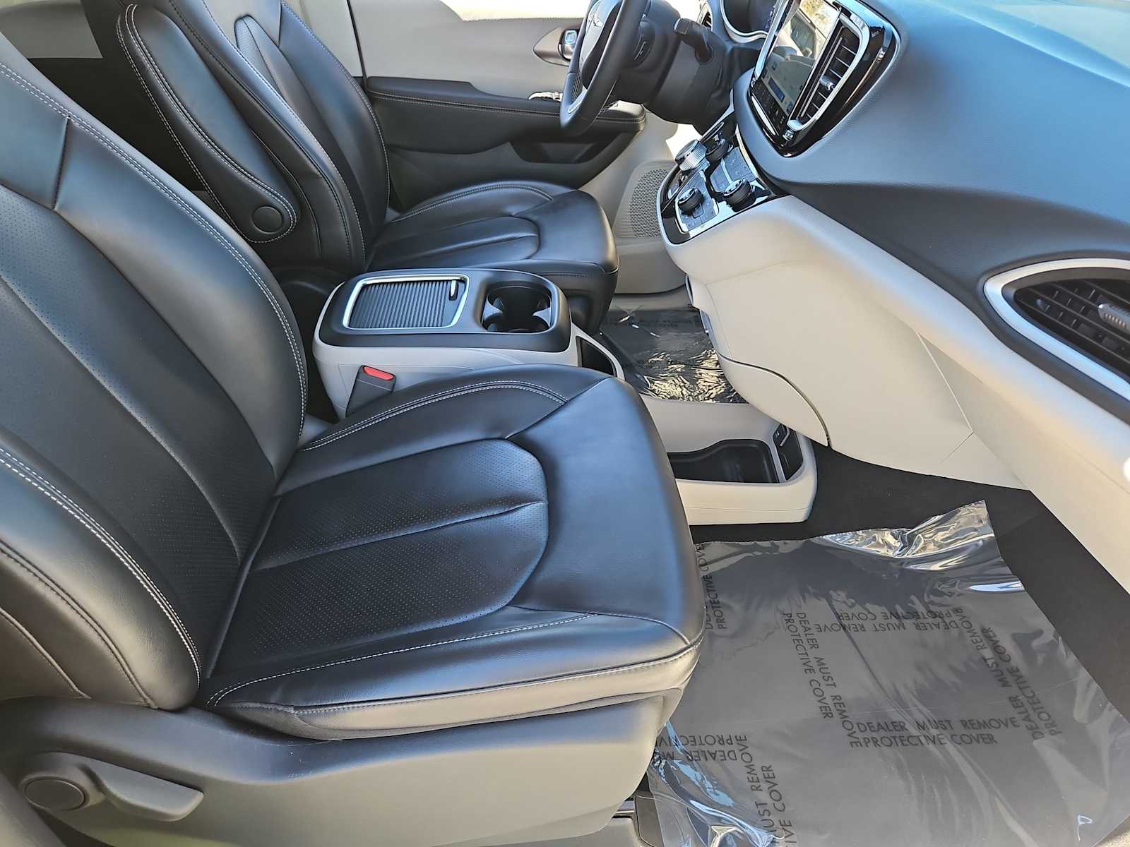 Thumbnail: 2023 Chrysler Pacifica - 22