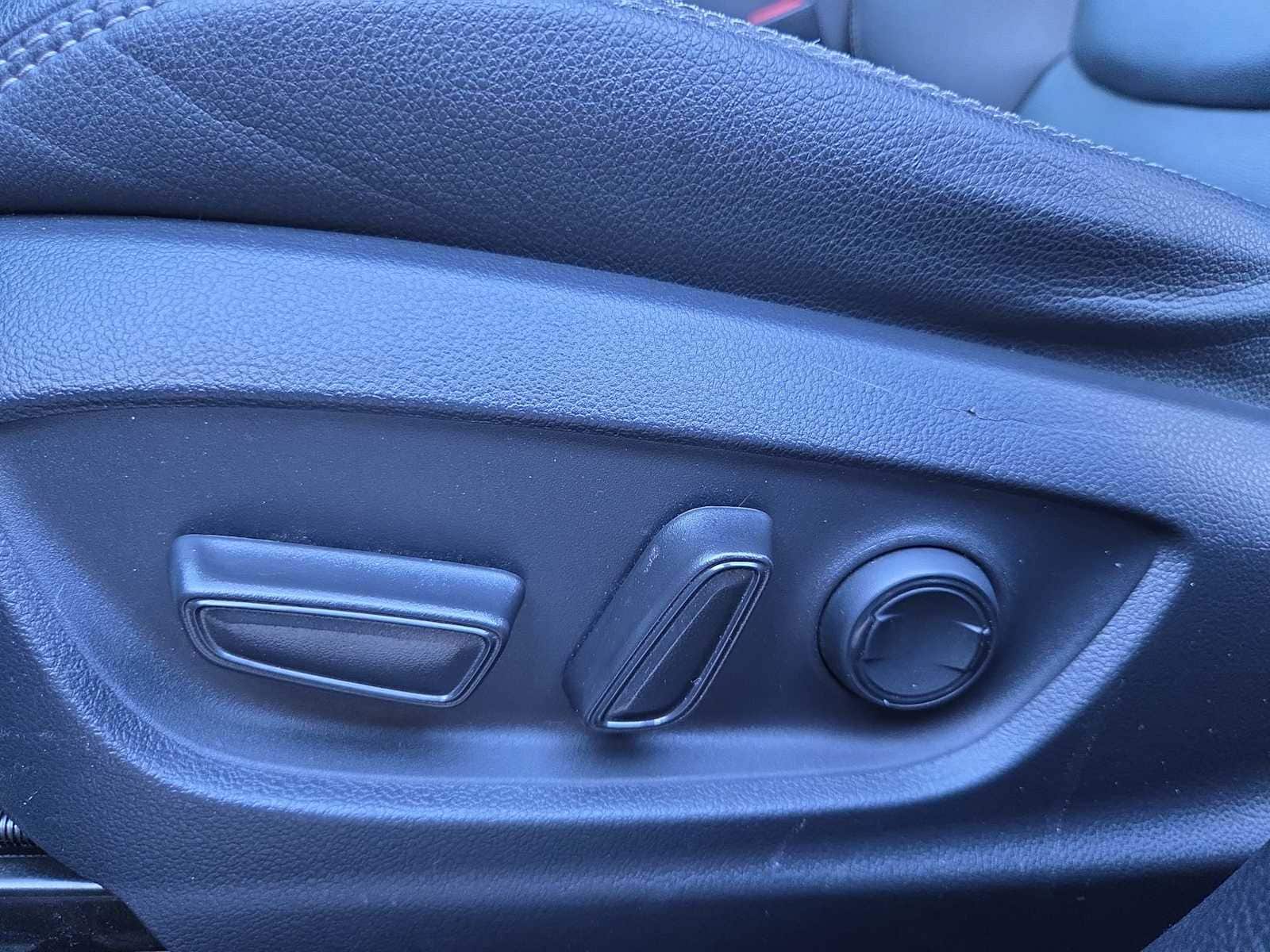 Thumbnail: 2023 Toyota Corolla Cross - 18