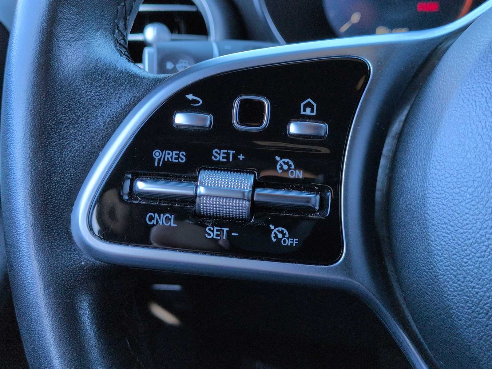 Thumbnail: 2022 Mercedes-Benz GLC - 24