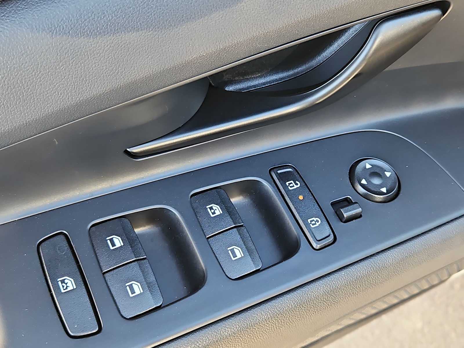 Thumbnail: 2025 Hyundai Elantra - 17