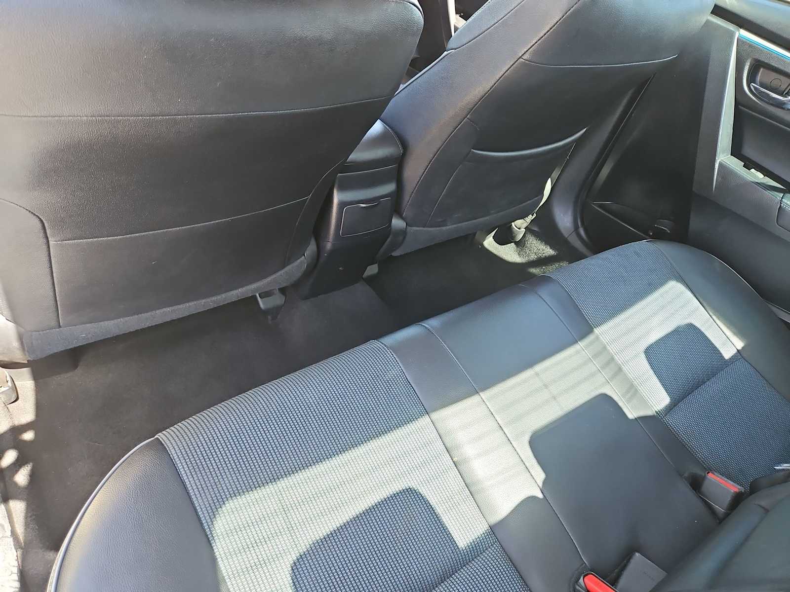 Thumbnail: 2016 Toyota Corolla - 18