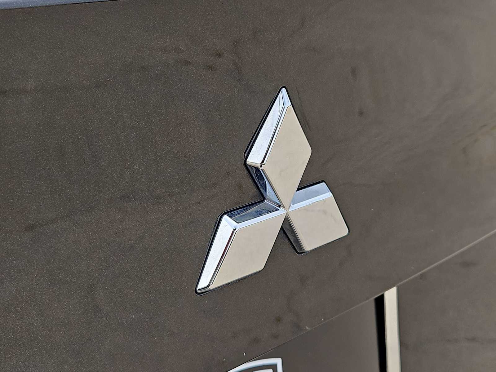 Thumbnail: 2024 Mitsubishi Outlander - 11