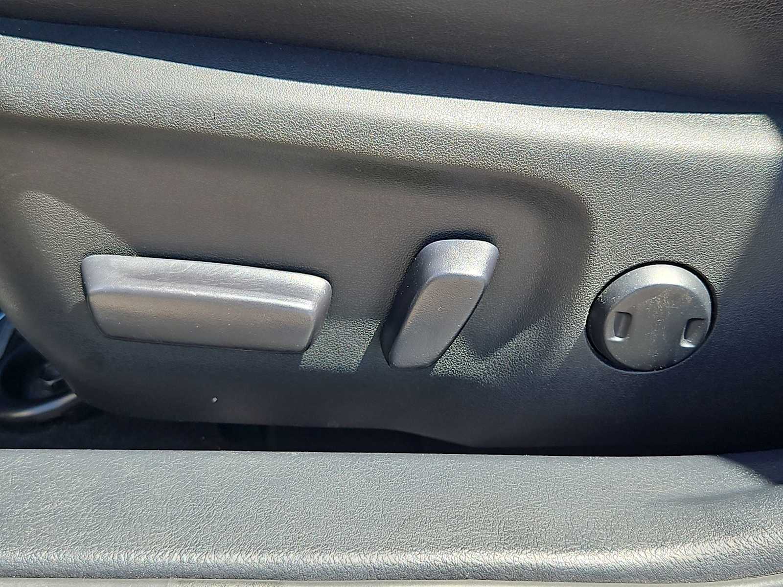 Thumbnail: 2015 Toyota Camry - 17