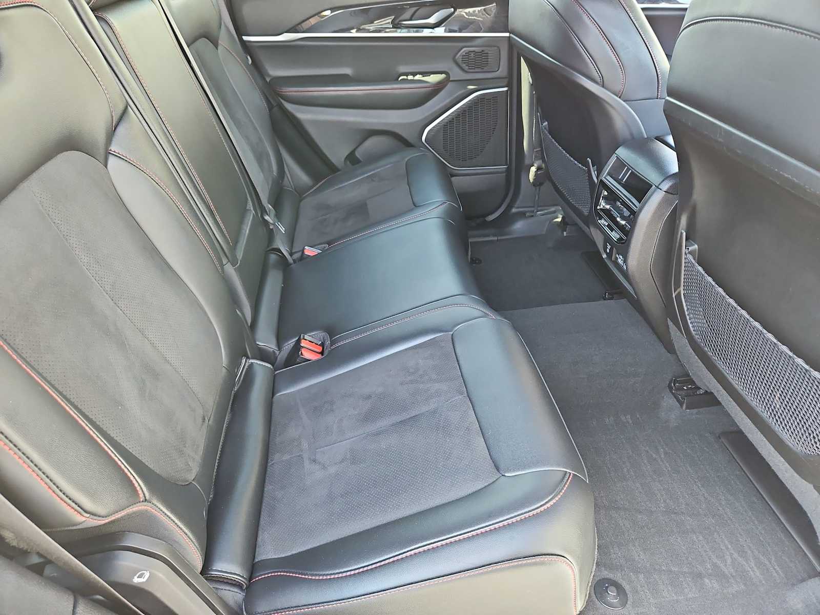 Thumbnail: 2022 Jeep Grand Cherokee - 21