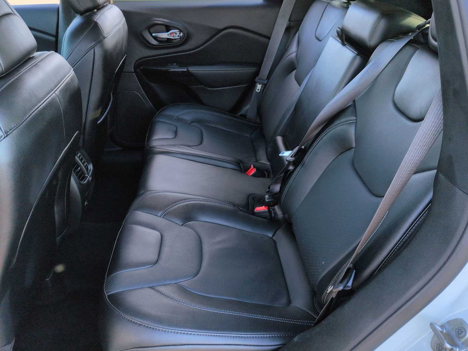 Thumbnail: 2023 Jeep Cherokee - 20