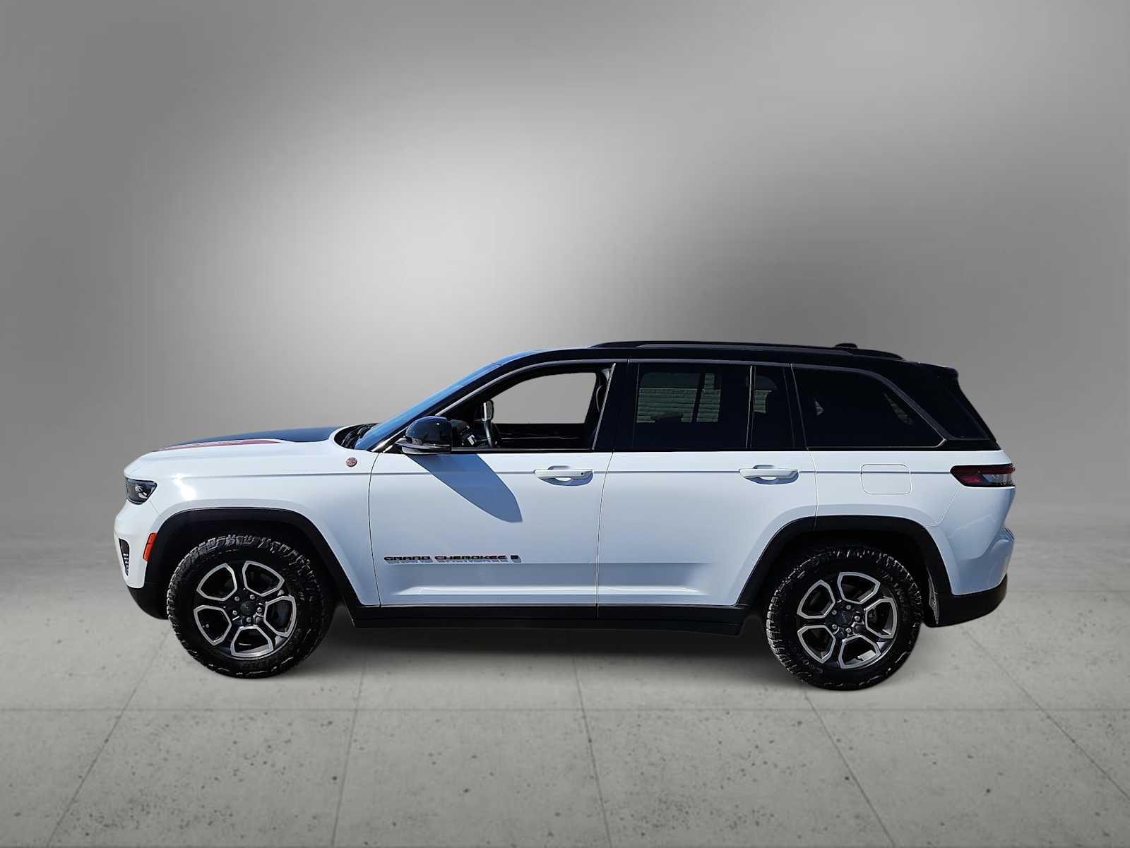Thumbnail: 2022 Jeep Grand Cherokee - 5