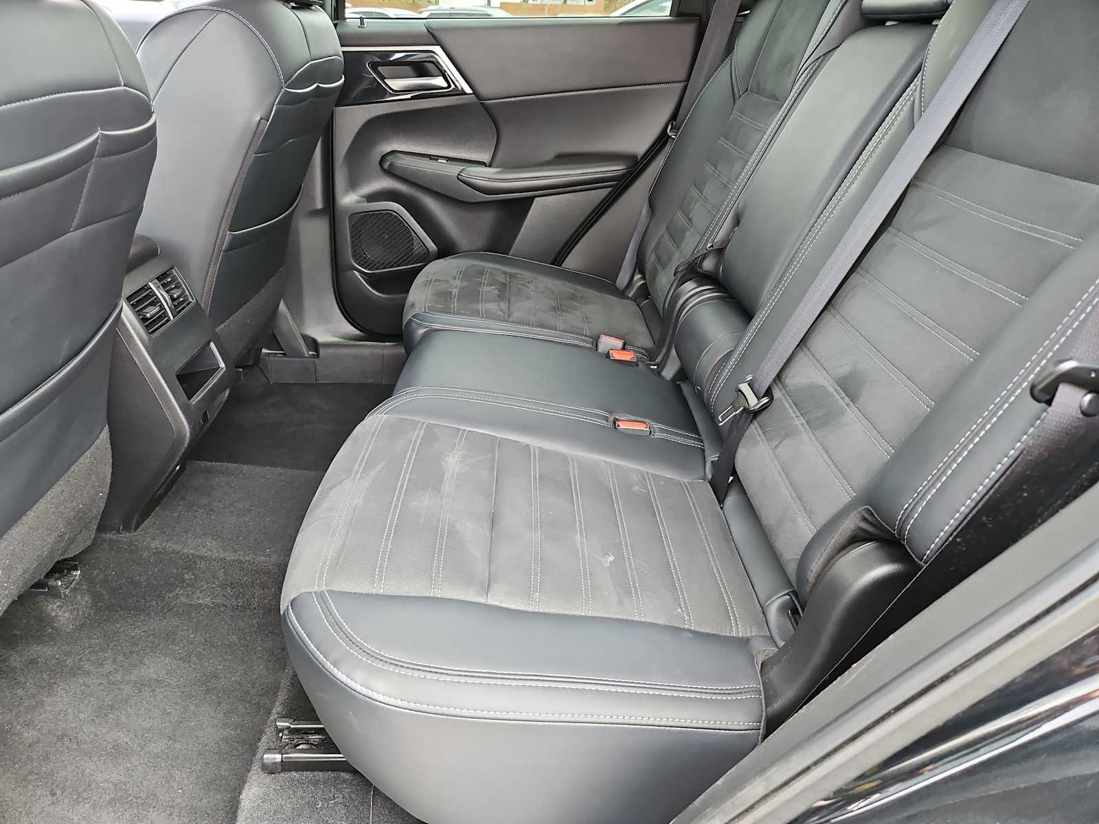 Thumbnail: 2024 Mitsubishi Outlander - 19