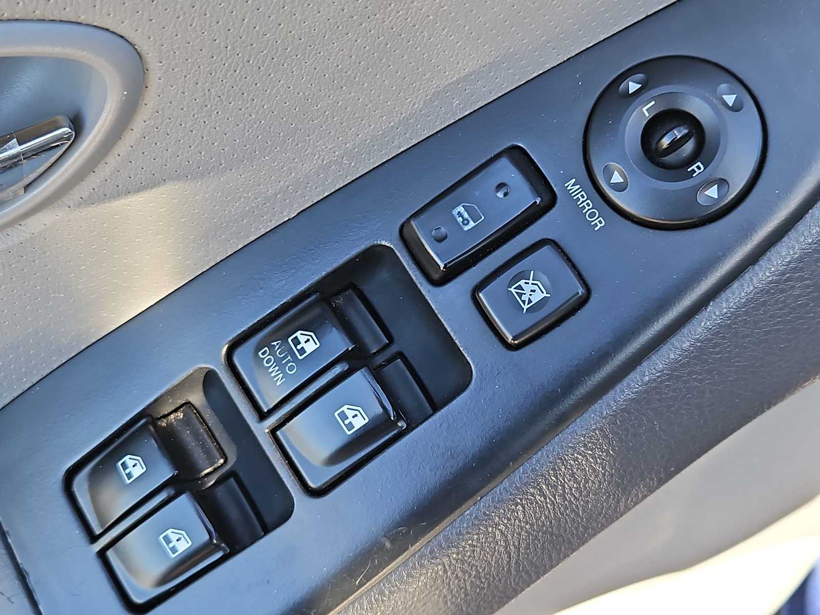 Thumbnail: 2010 Hyundai Elantra - 17