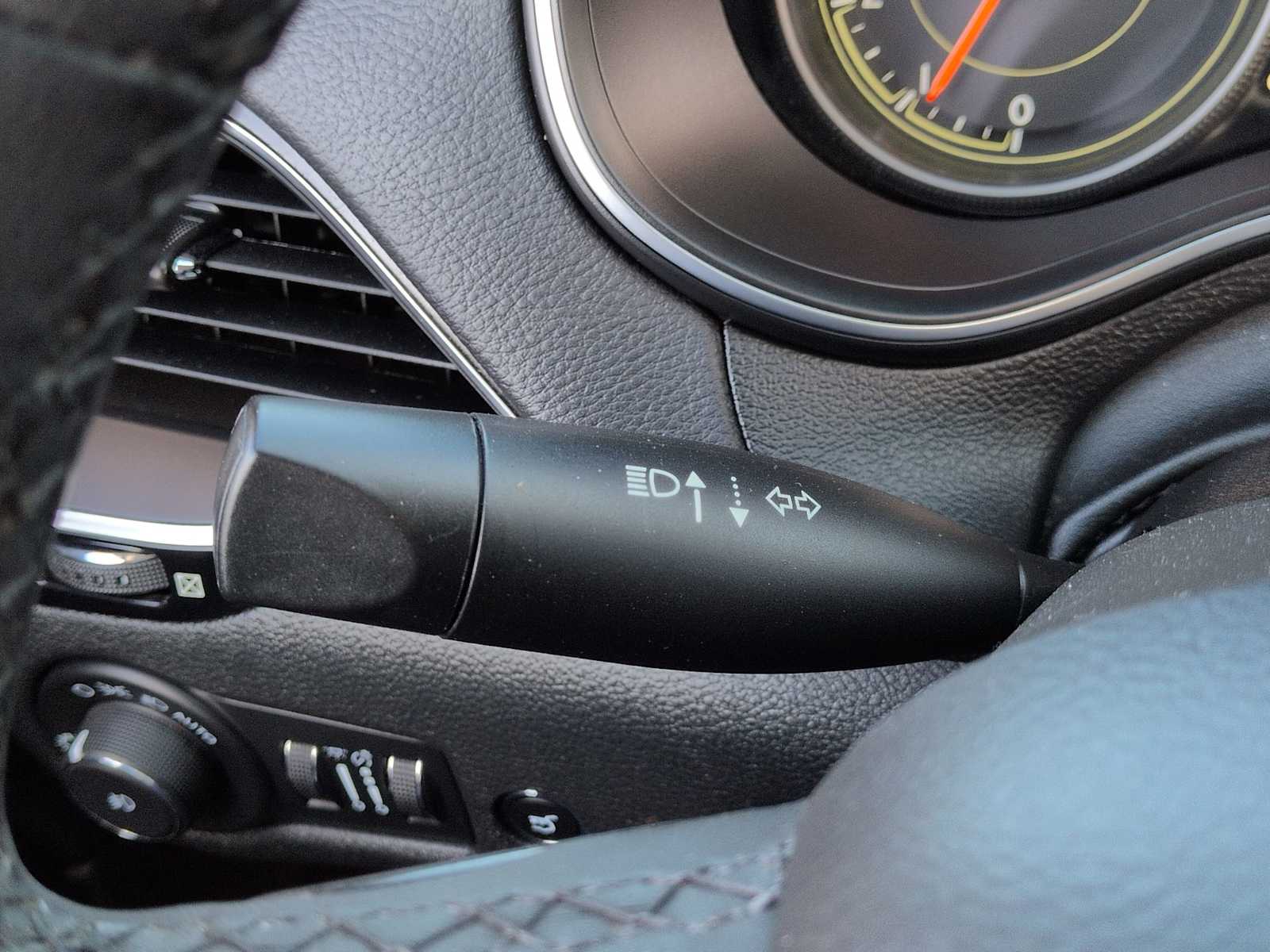 Thumbnail: 2023 Jeep Cherokee - 27