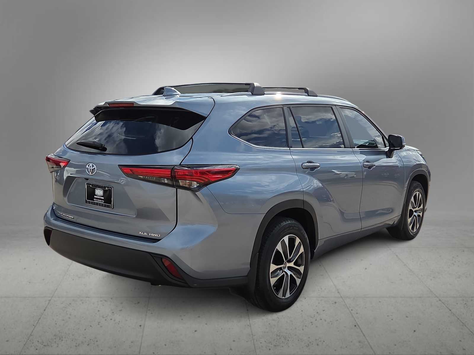 Thumbnail: 2023 Toyota Highlander - 8