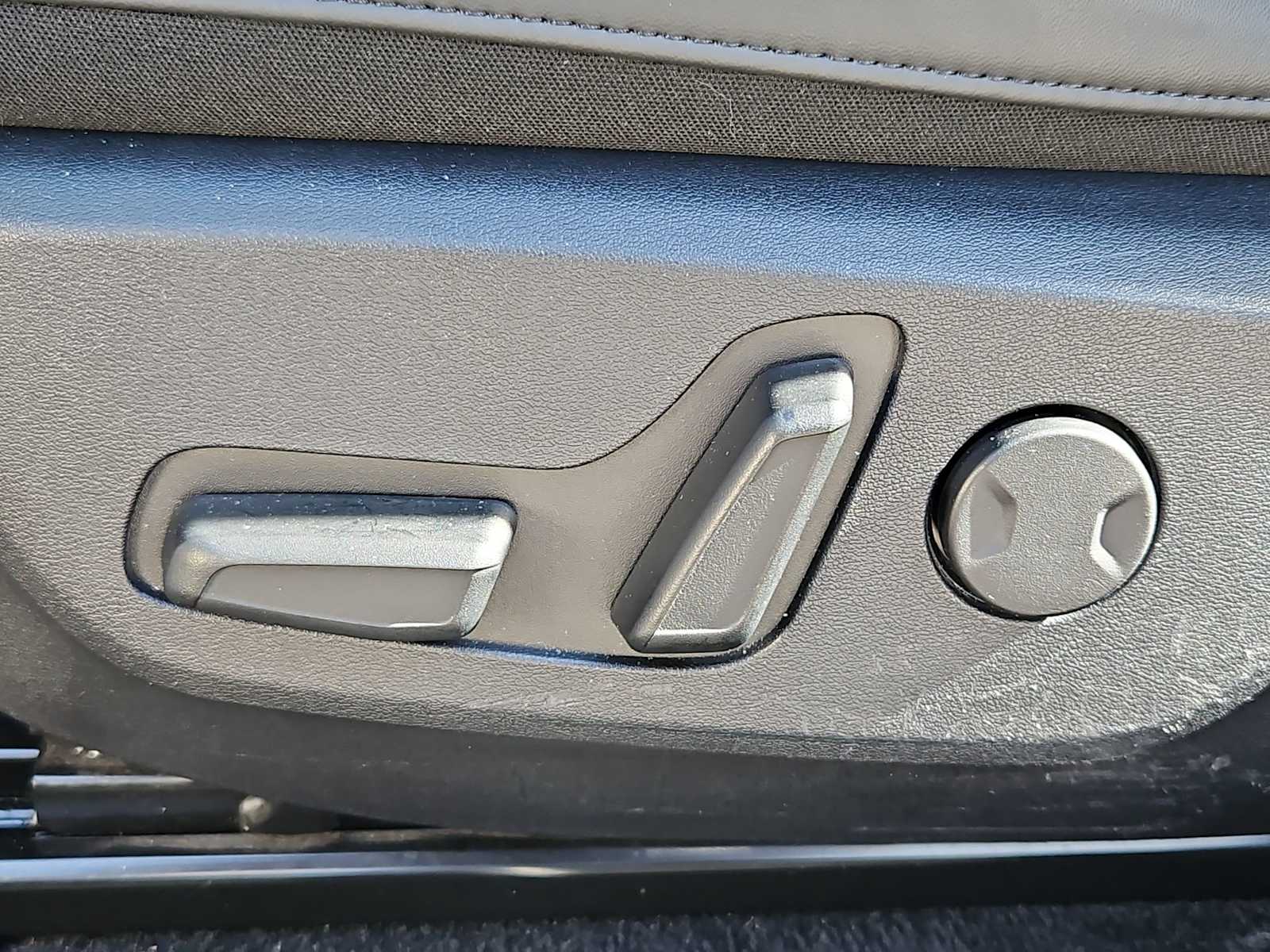 Thumbnail: 2022 Kia EV6 - 17