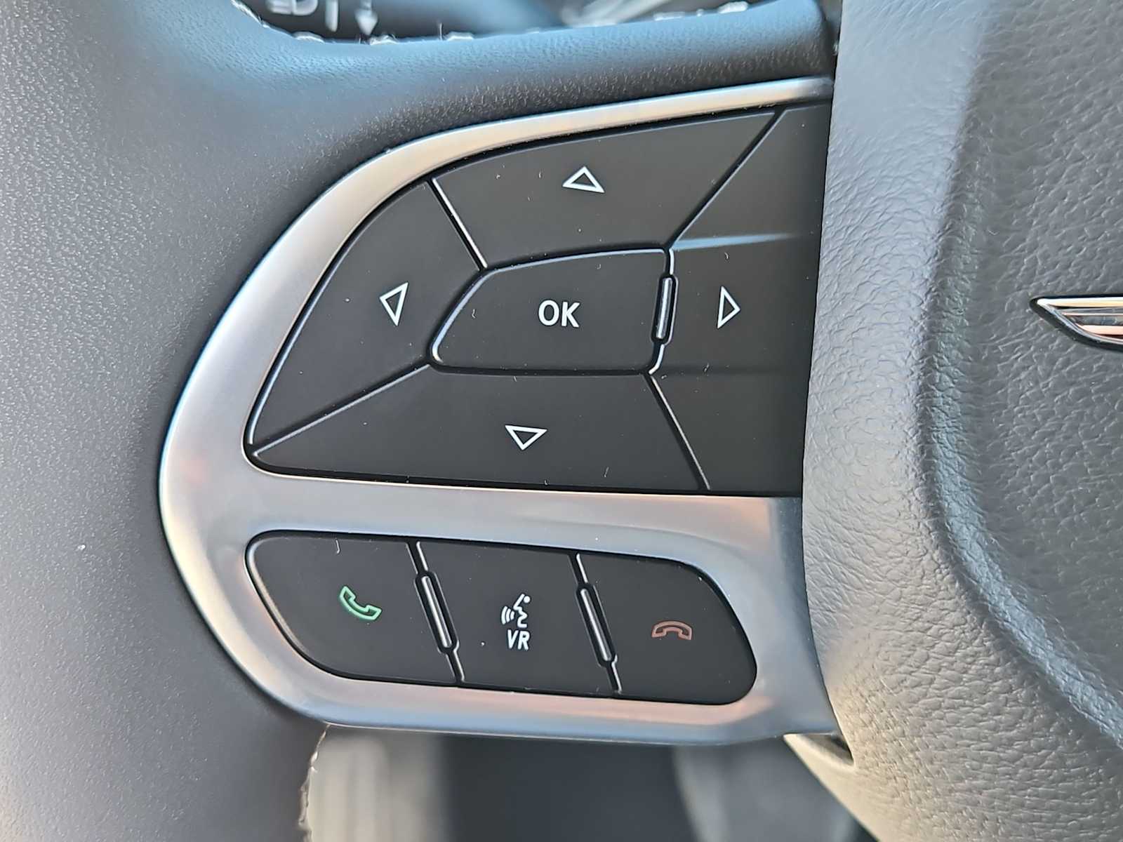 Thumbnail: 2023 Chrysler Pacifica - 24