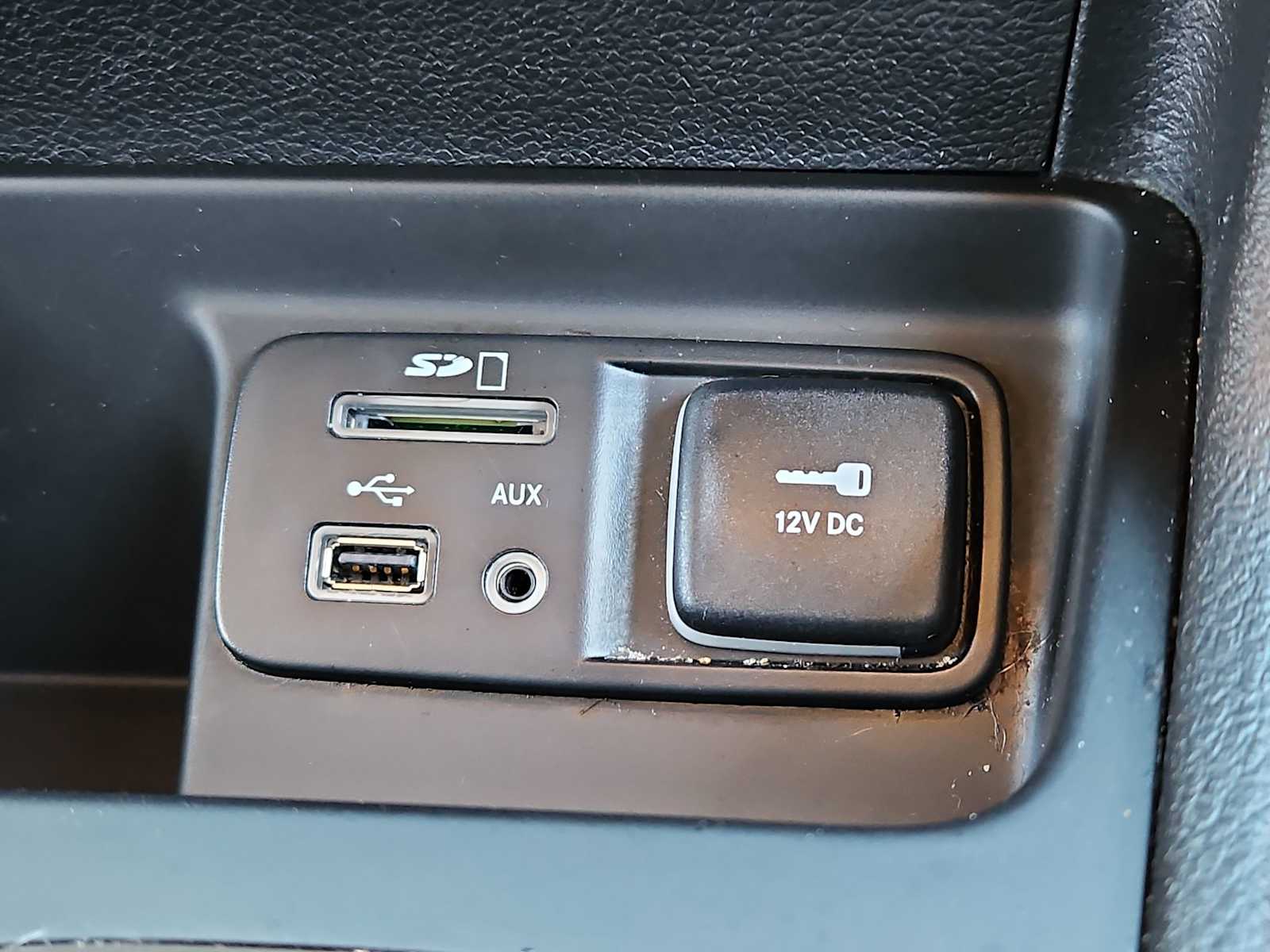 Thumbnail: 2017 Jeep Cherokee - 32