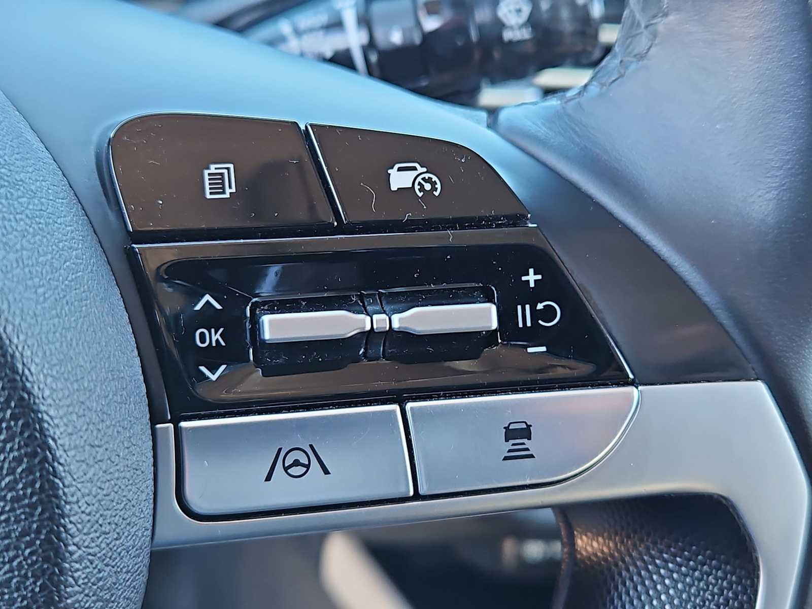 Thumbnail: 2024 Hyundai Elantra - 24