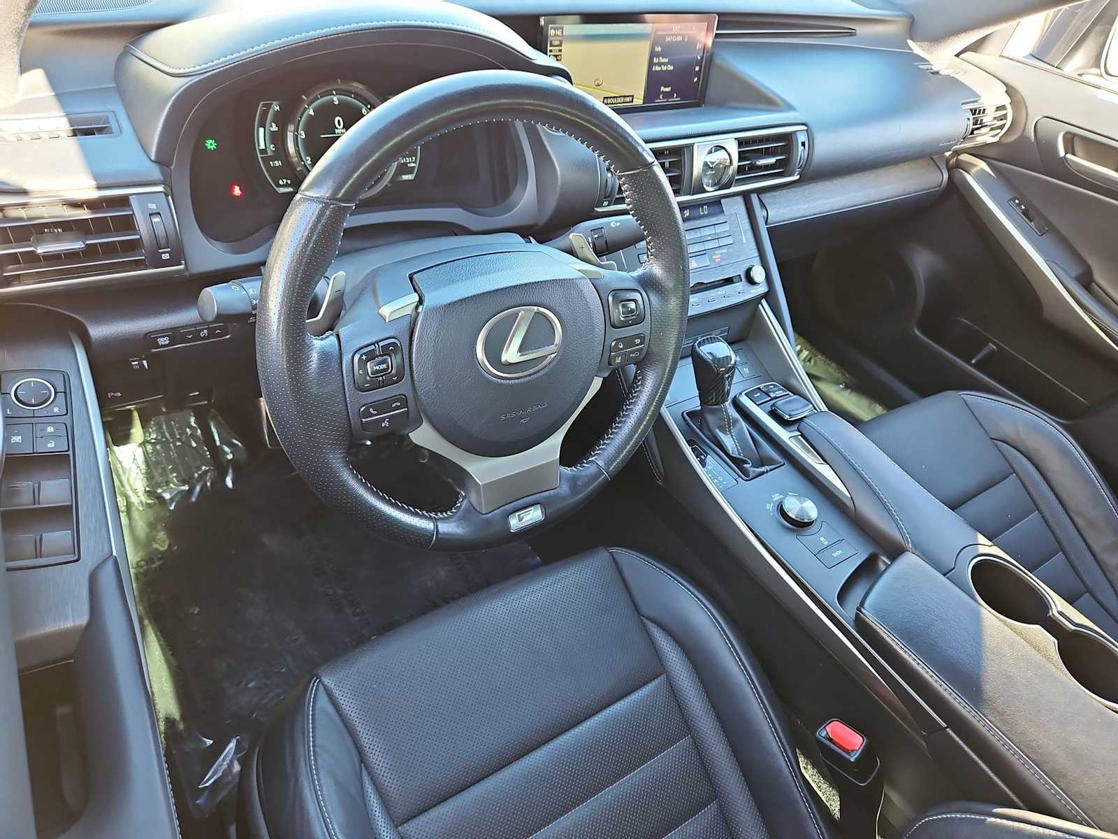 Thumbnail: 2019 Lexus IS - 10