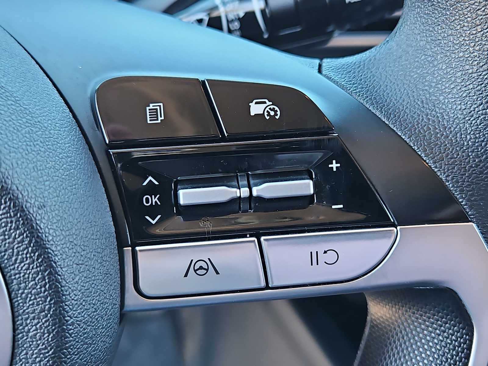 Thumbnail: 2024 Hyundai Elantra - 23