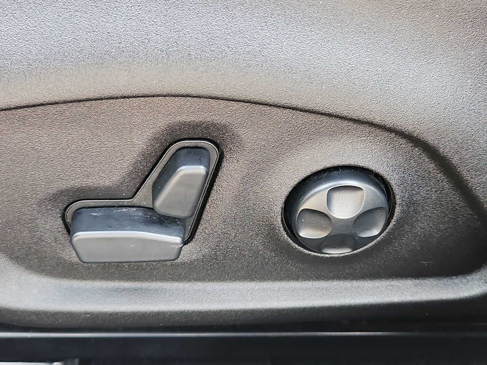 Thumbnail: 2018 Jeep Renegade - 17