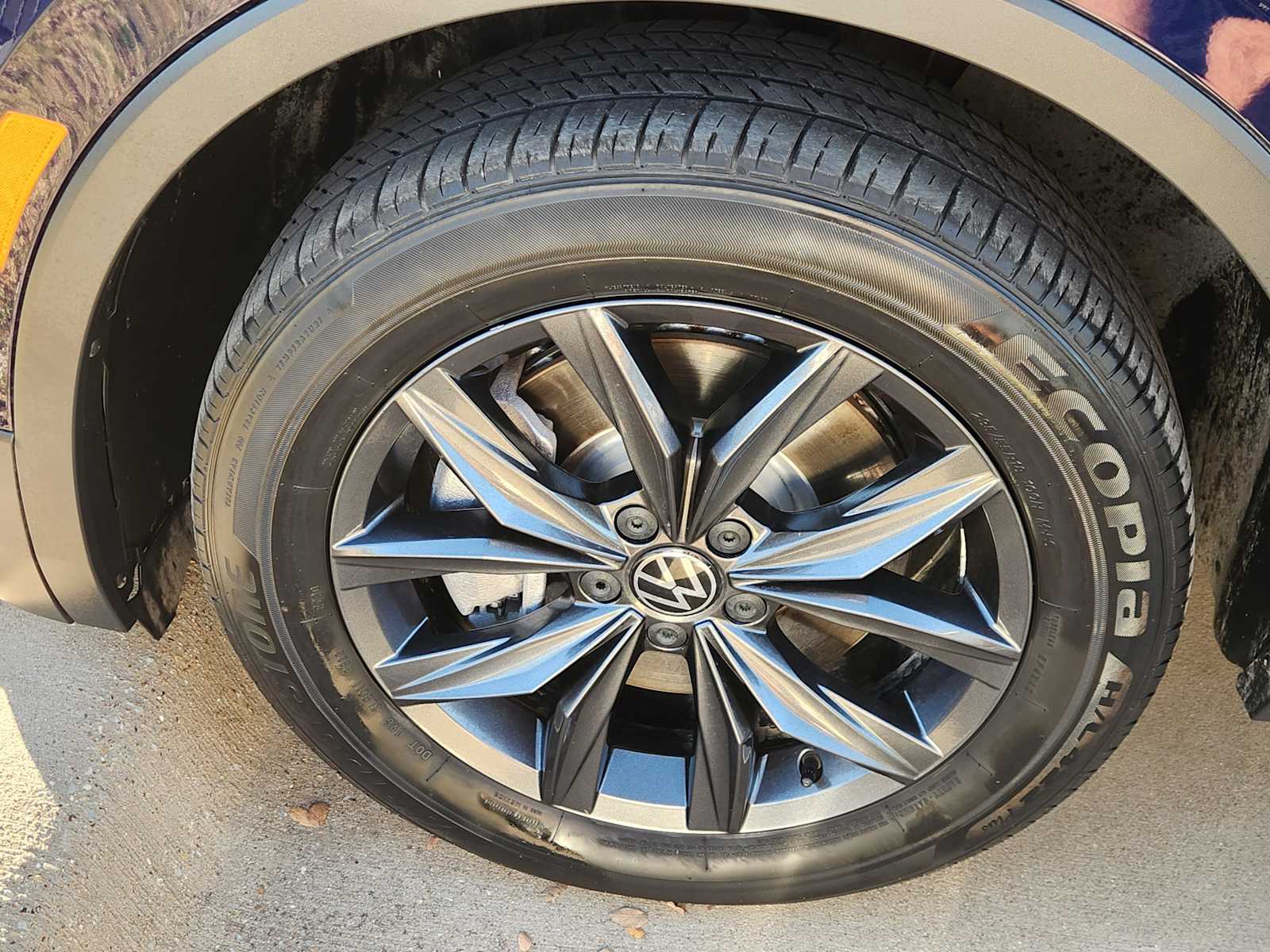 Thumbnail: 2023 Volkswagen Tiguan - 9