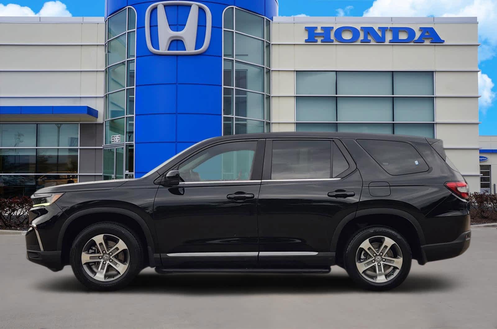 Thumbnail: 2023 Honda Pilot - 3
