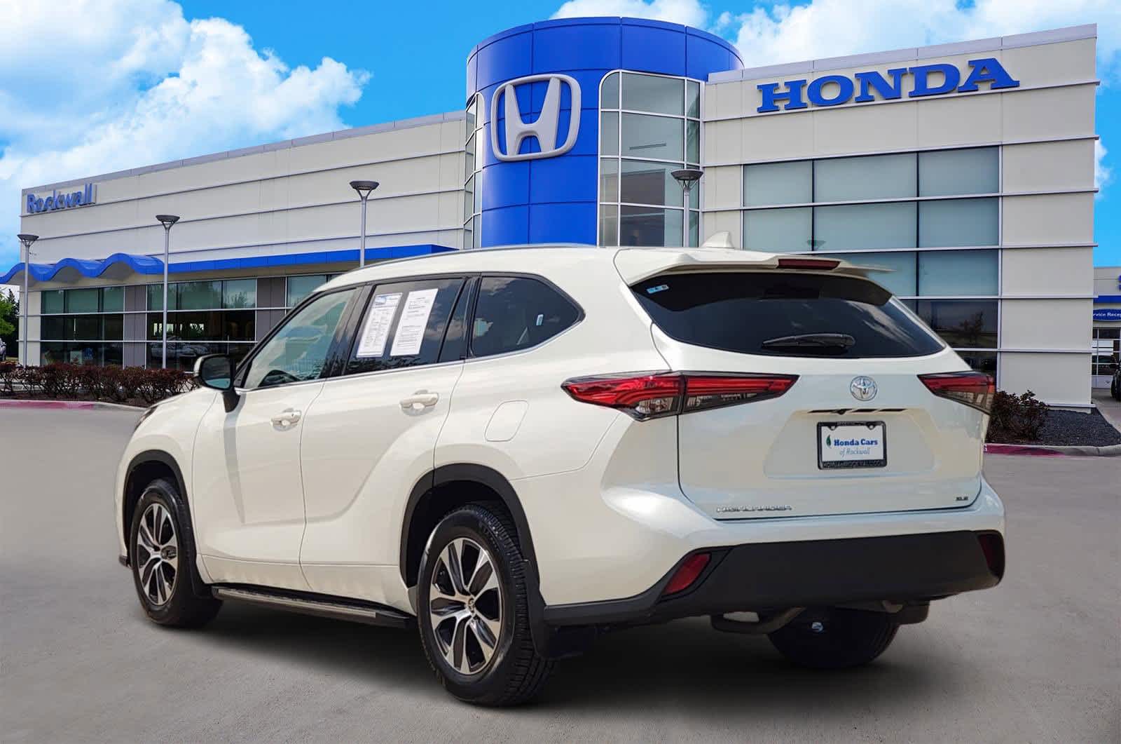 Thumbnail: 2021 Toyota Highlander - 3