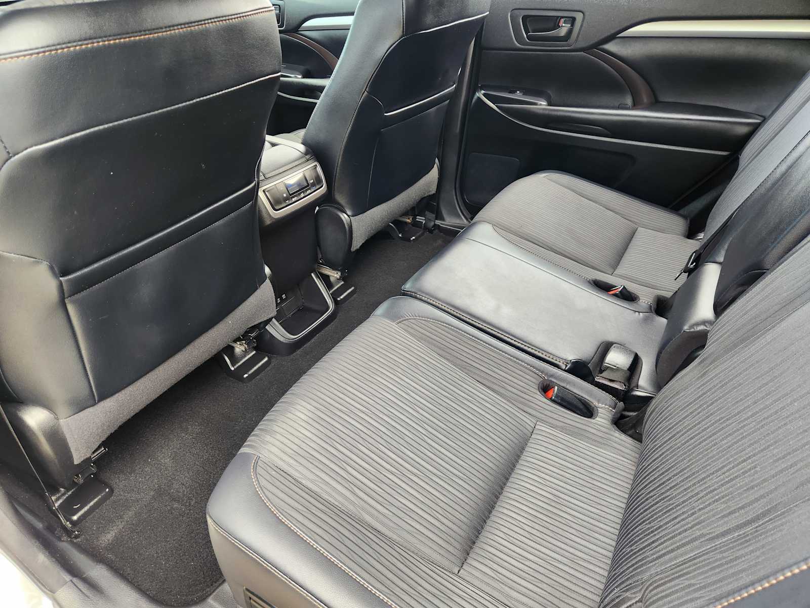 Thumbnail: 2017 Toyota Highlander - 12