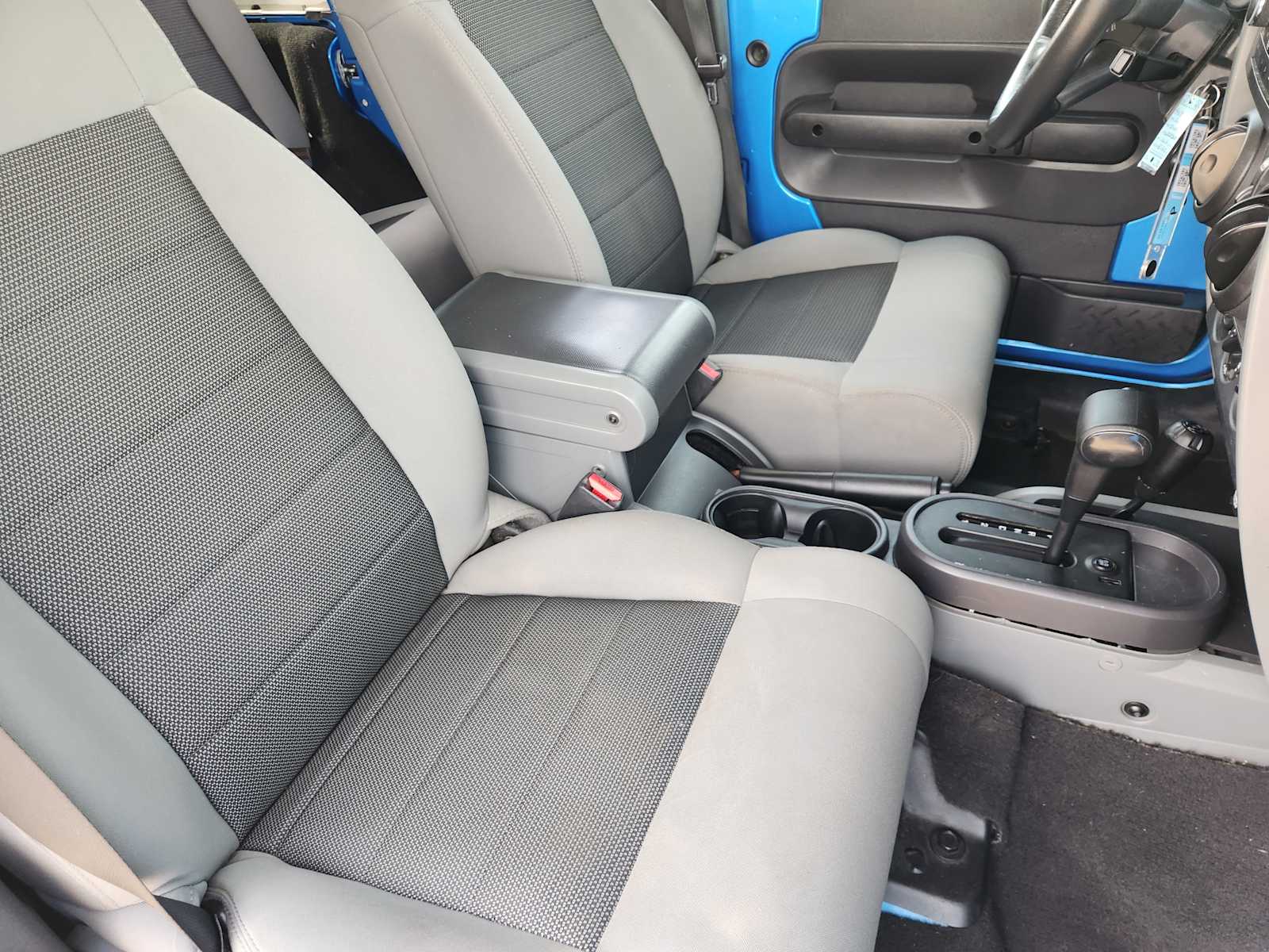 Thumbnail: 2010 Jeep Wrangler - 14