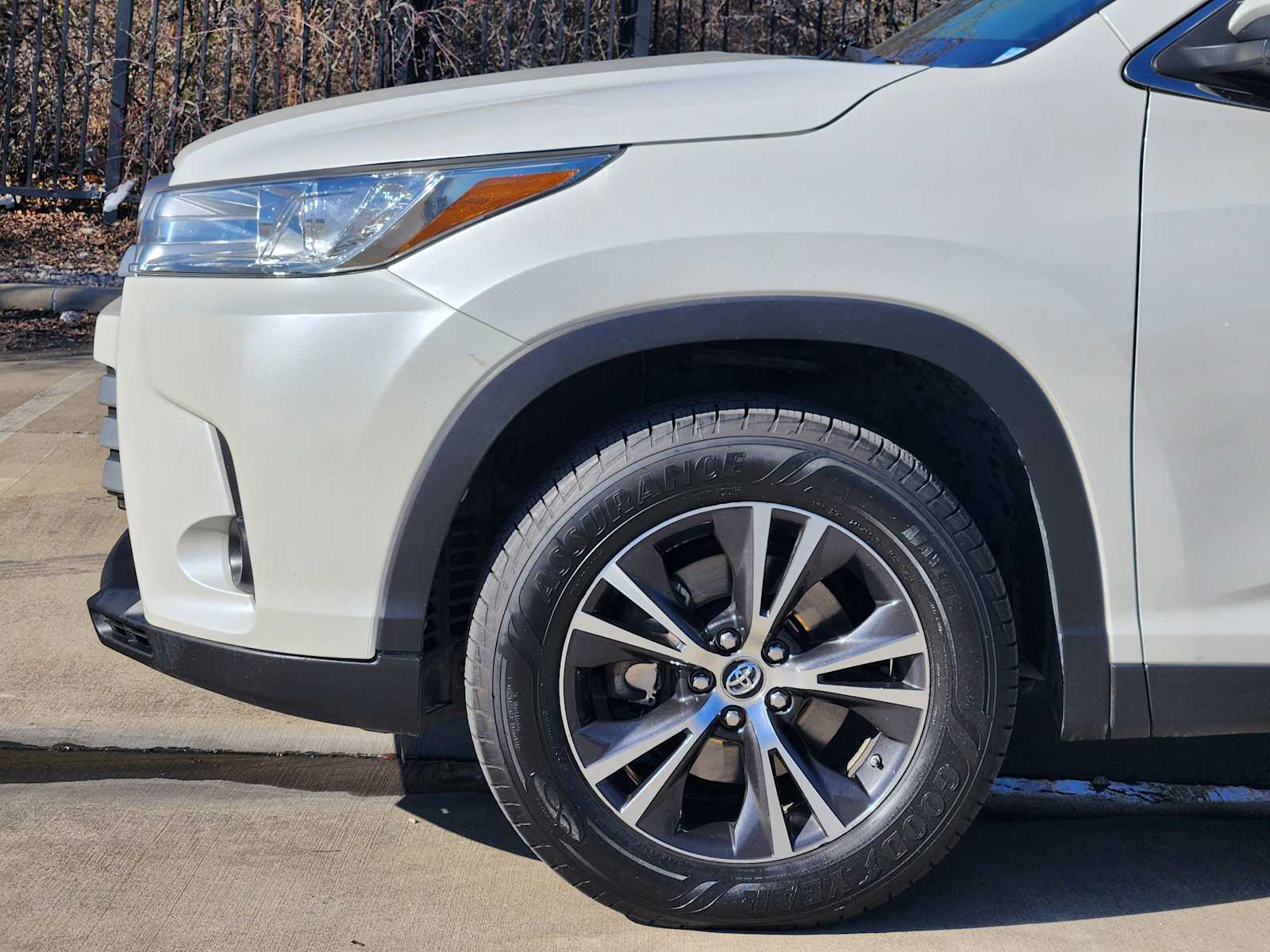 Thumbnail: 2019 Toyota Highlander - 8