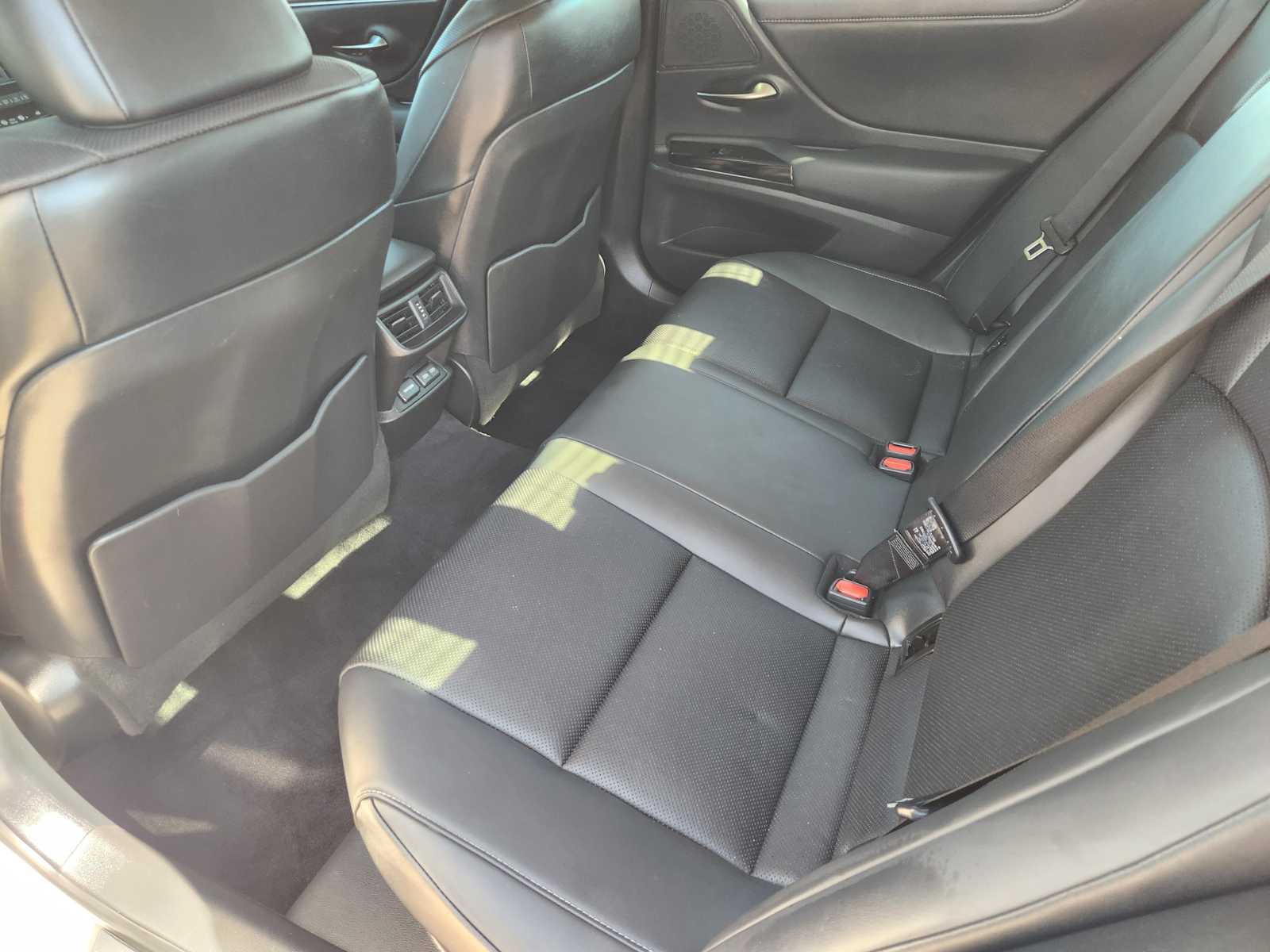 Thumbnail: 2022 Lexus ES - 12