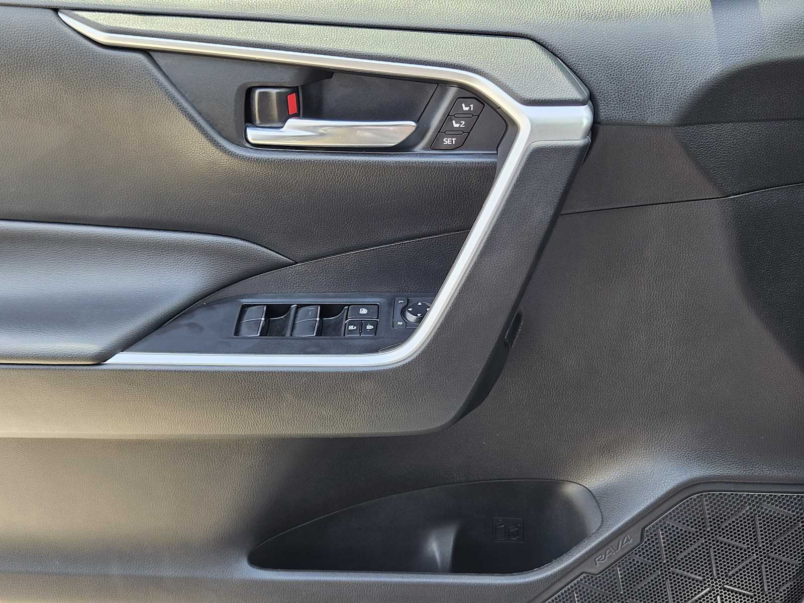 Thumbnail: 2021 Toyota RAV4 - 30