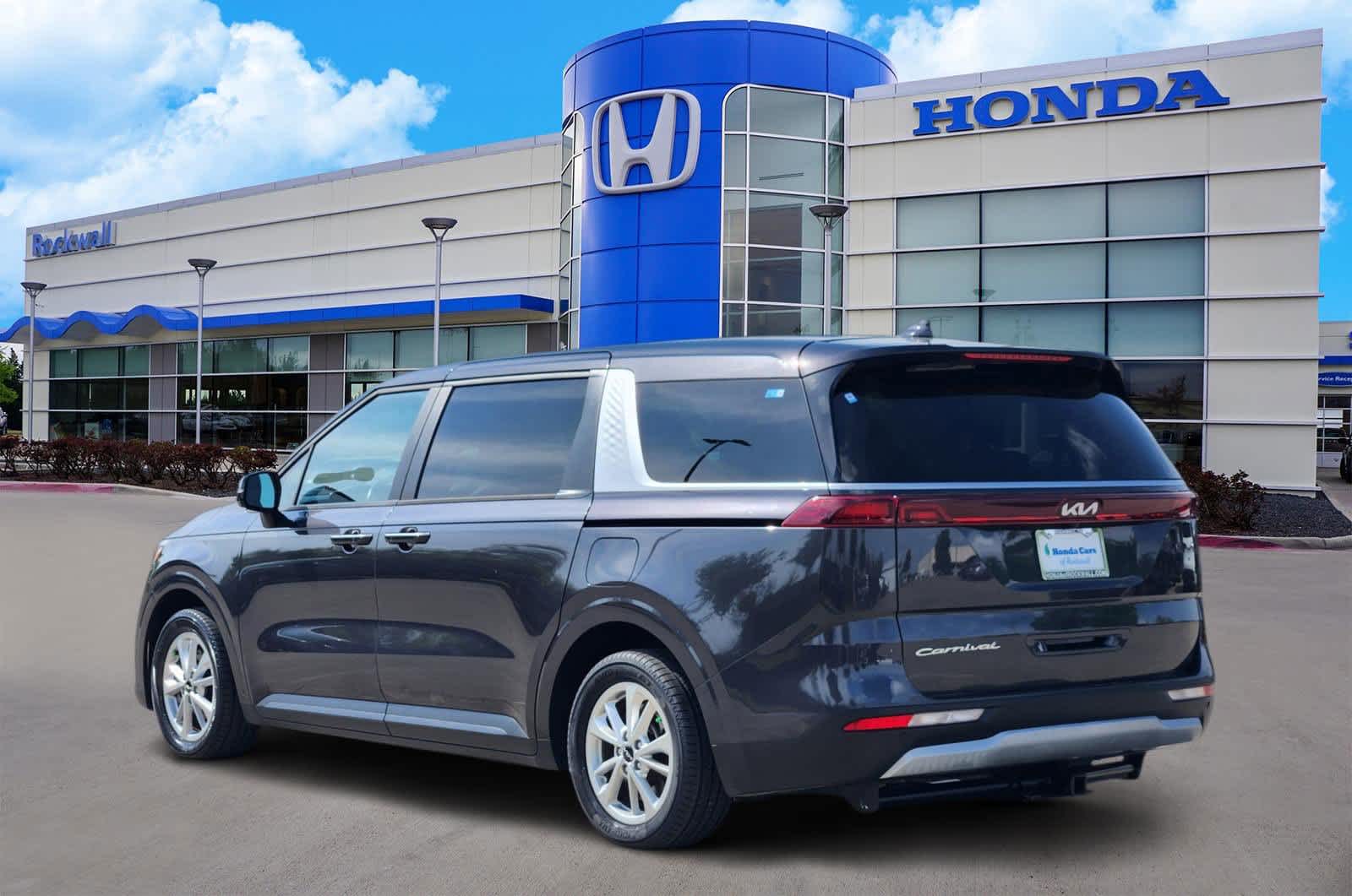 Thumbnail: 2022 Kia Carnival - 4