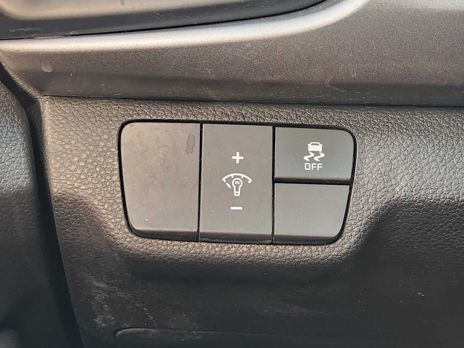 Thumbnail: 2023 Kia Rio - 27