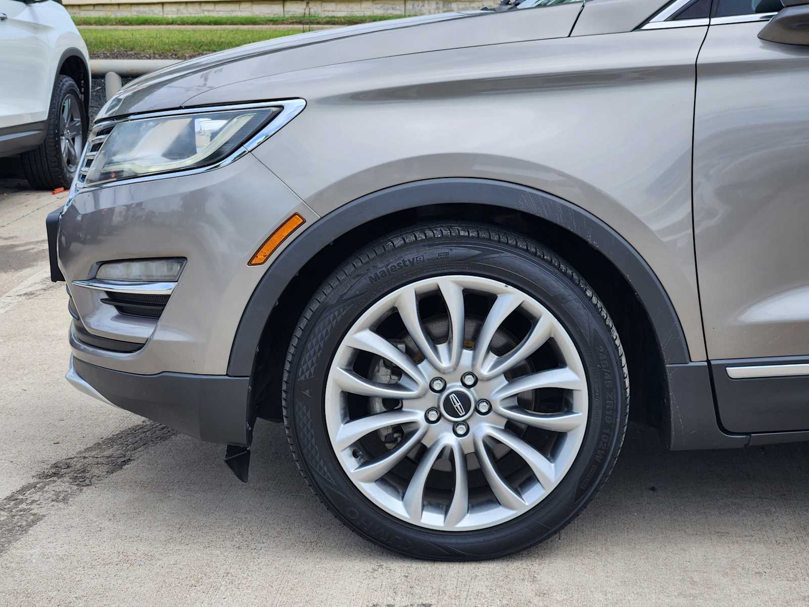 Thumbnail: 2017 Lincoln MKC - 8