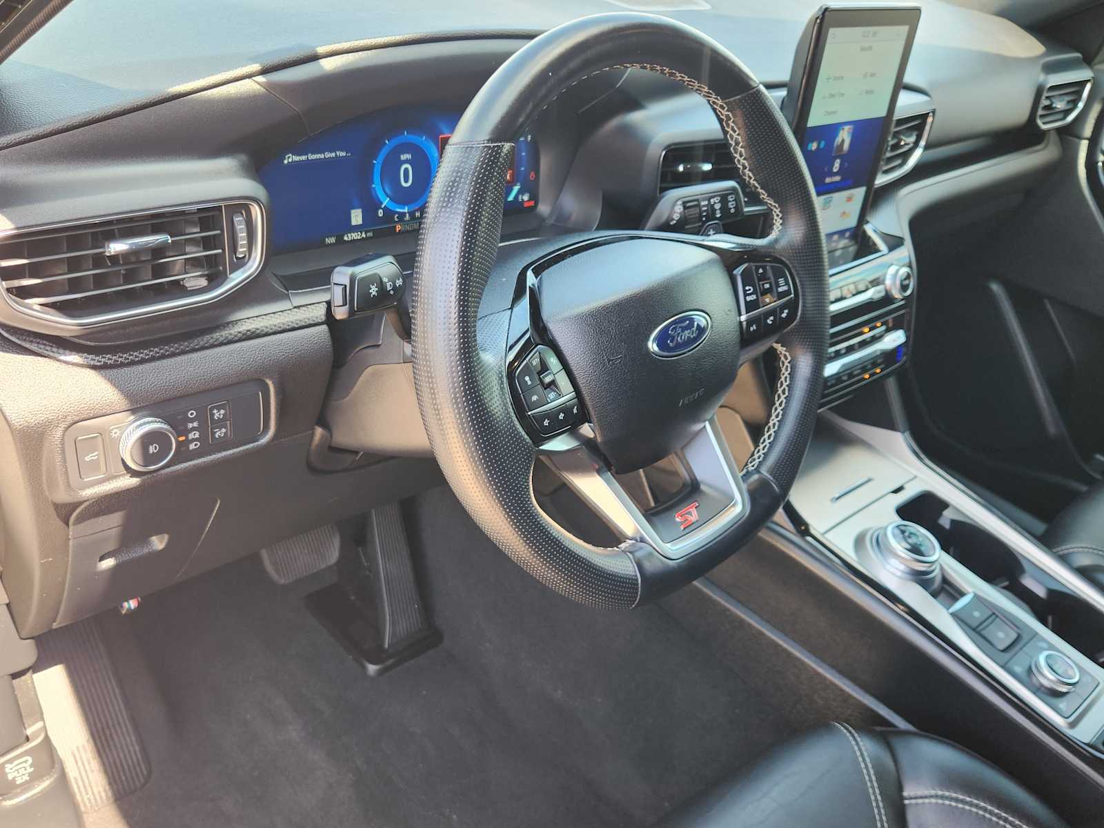 2021 Ford Explorer ST photo 2