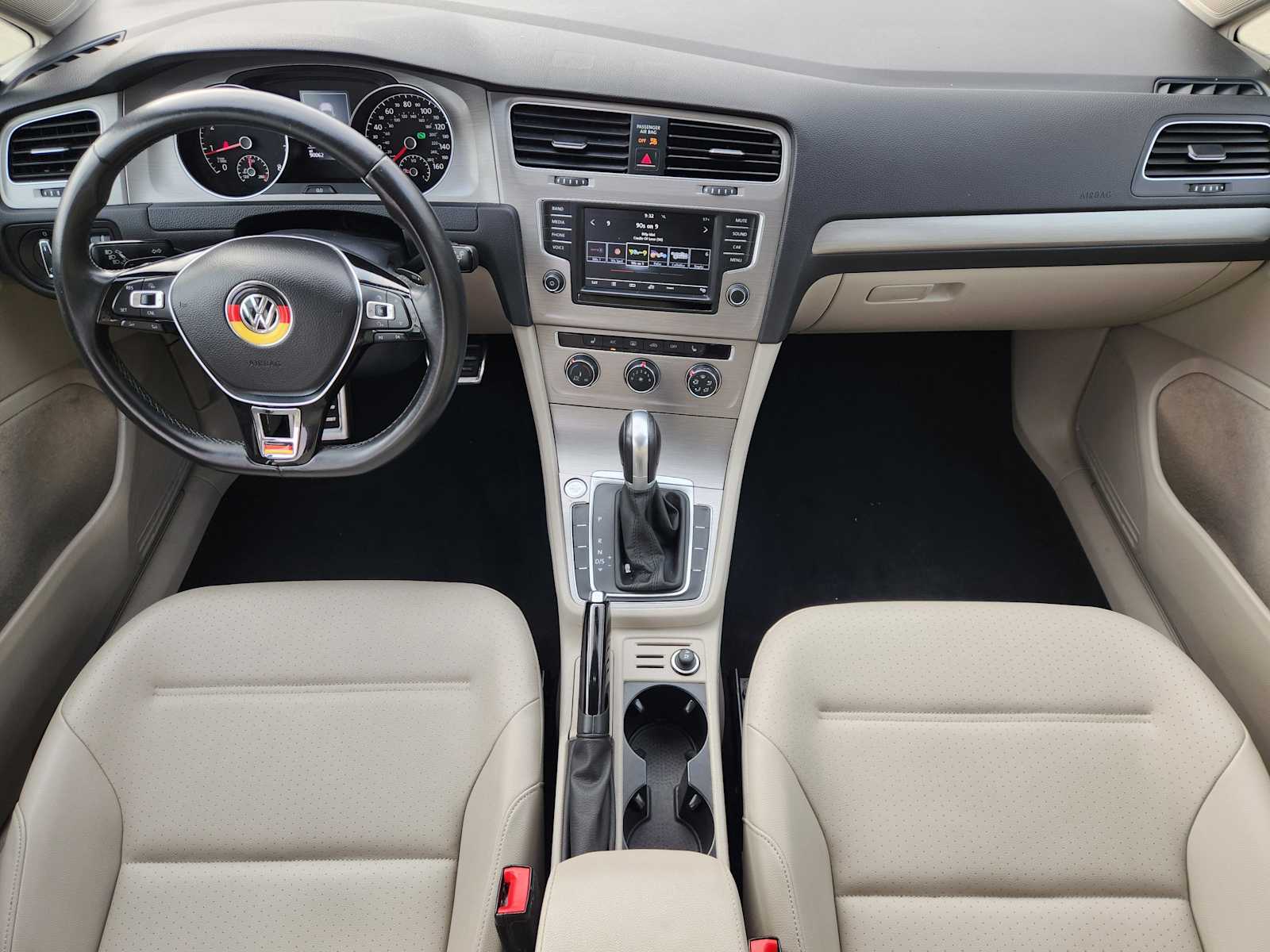 Thumbnail: 2017 Volkswagen Golf - 10