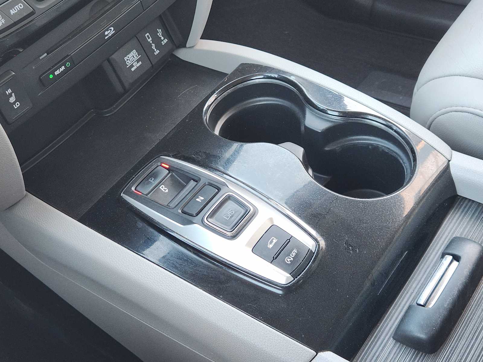 Thumbnail: 2017 Honda Pilot - 18