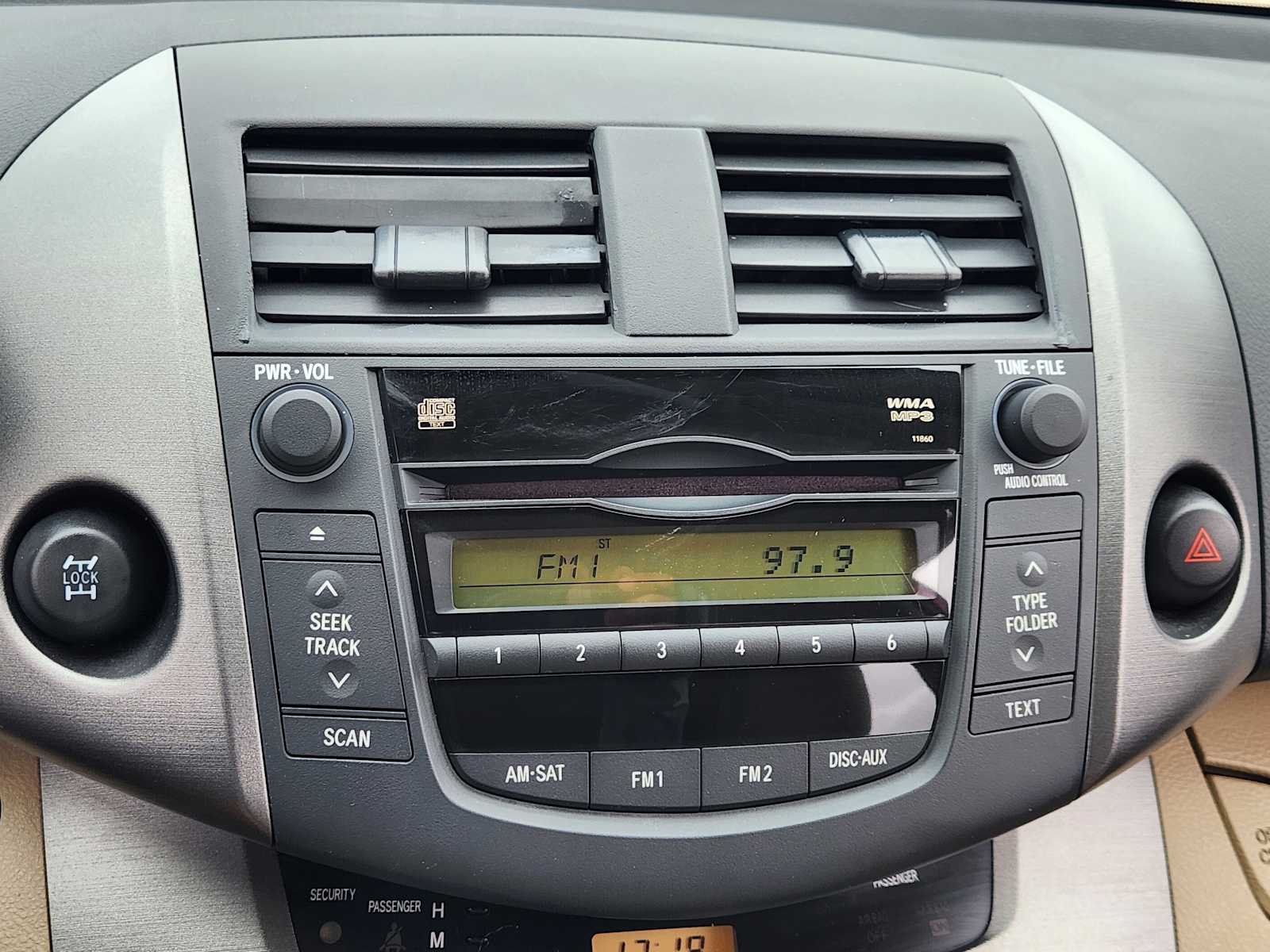 Thumbnail: 2011 Toyota RAV4 - 26