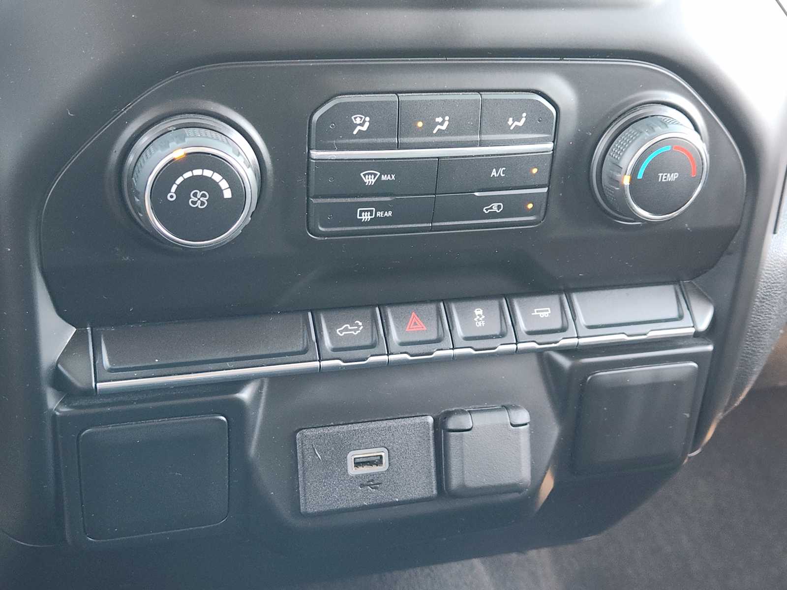 Thumbnail: 2020 Chevrolet Silverado 1500 - 26