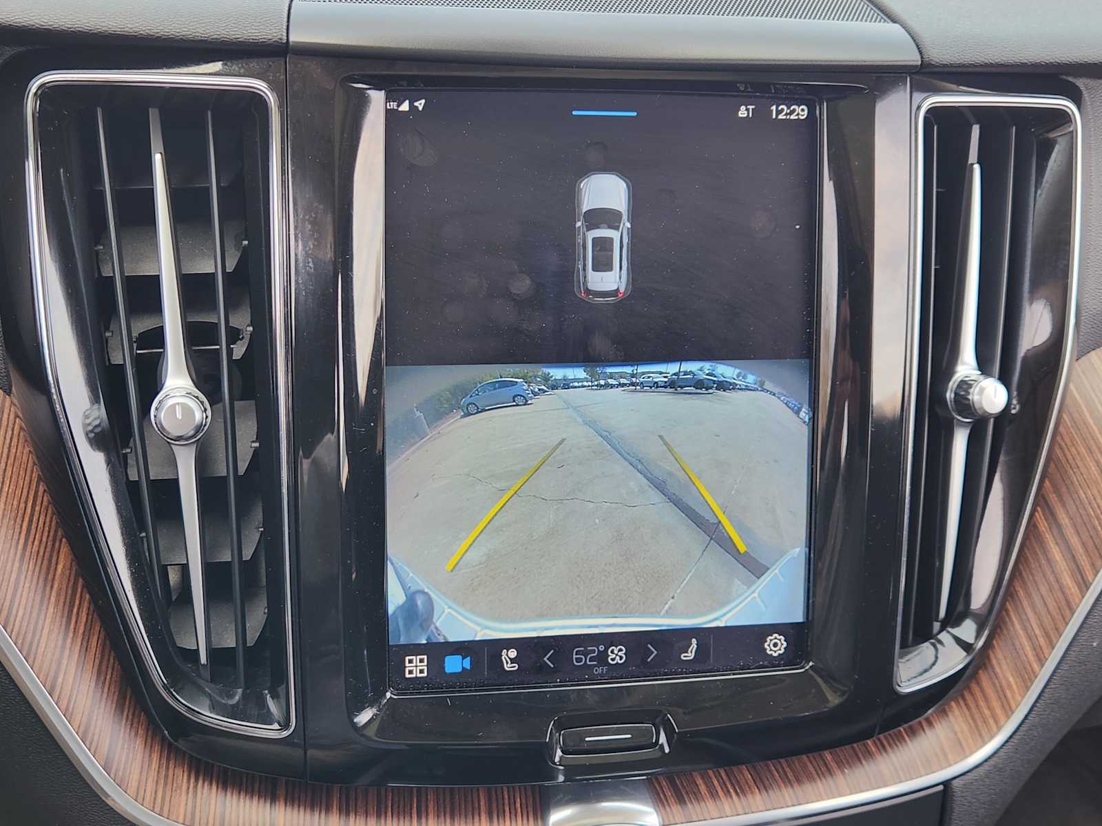 Thumbnail: 2023 Volvo XC60 - 25