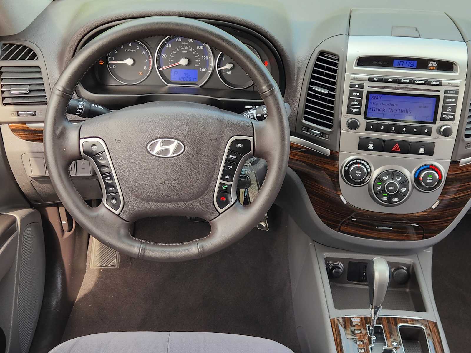 Thumbnail: 2010 Hyundai Santa Fe - 15