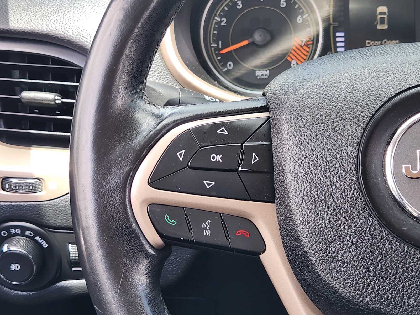 Thumbnail: 2015 Jeep Cherokee - 31