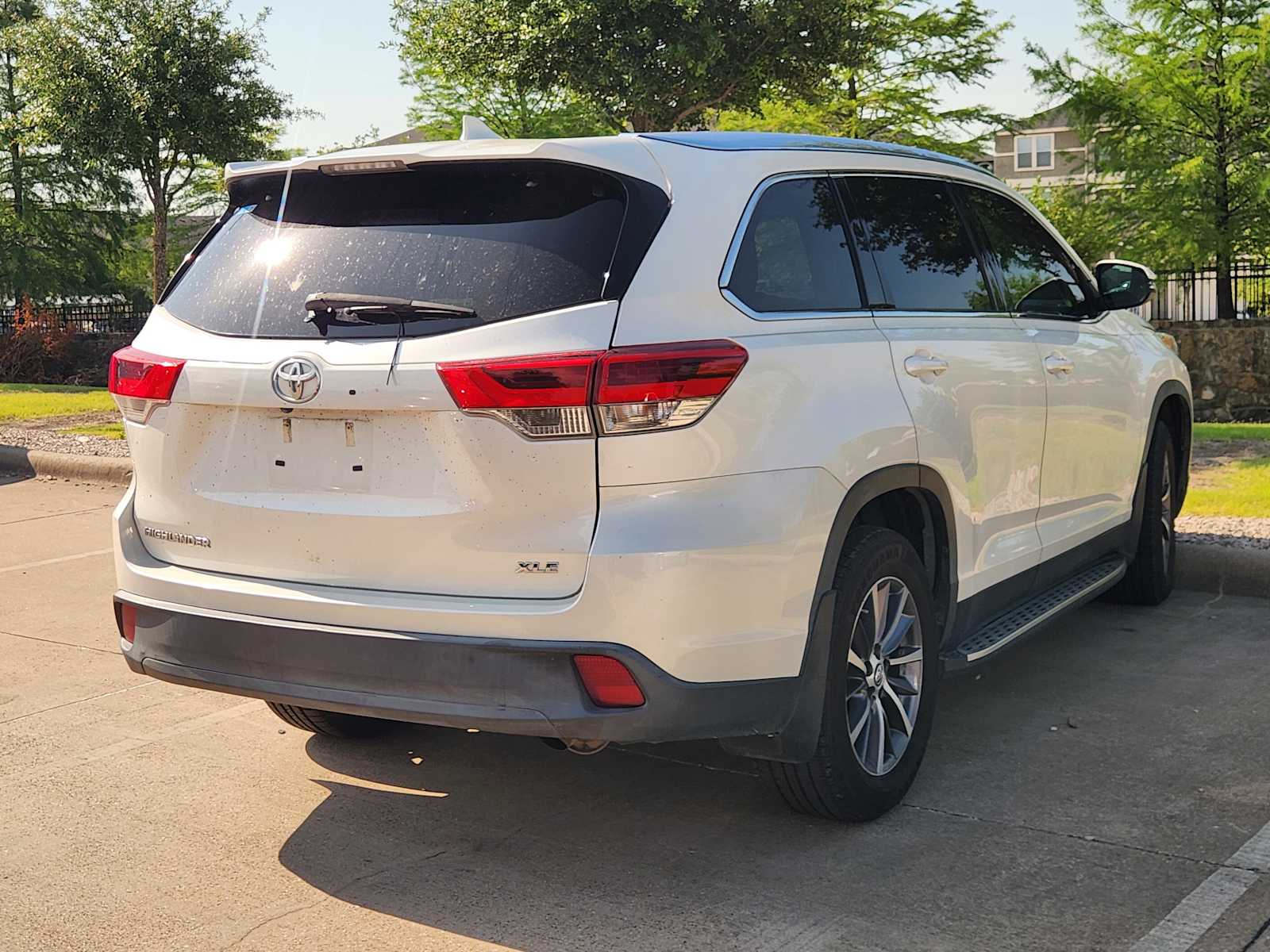Thumbnail: 2019 Toyota Highlander - 3