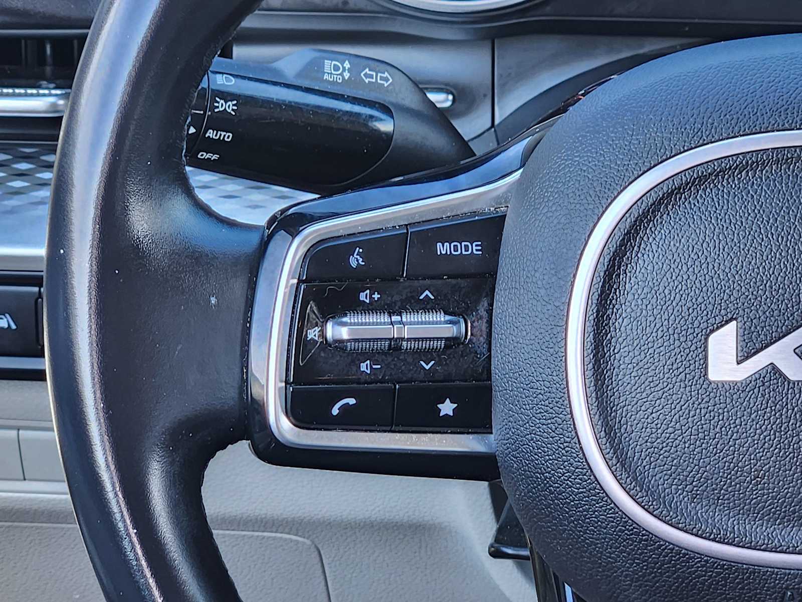 Thumbnail: 2022 Kia Carnival - 31