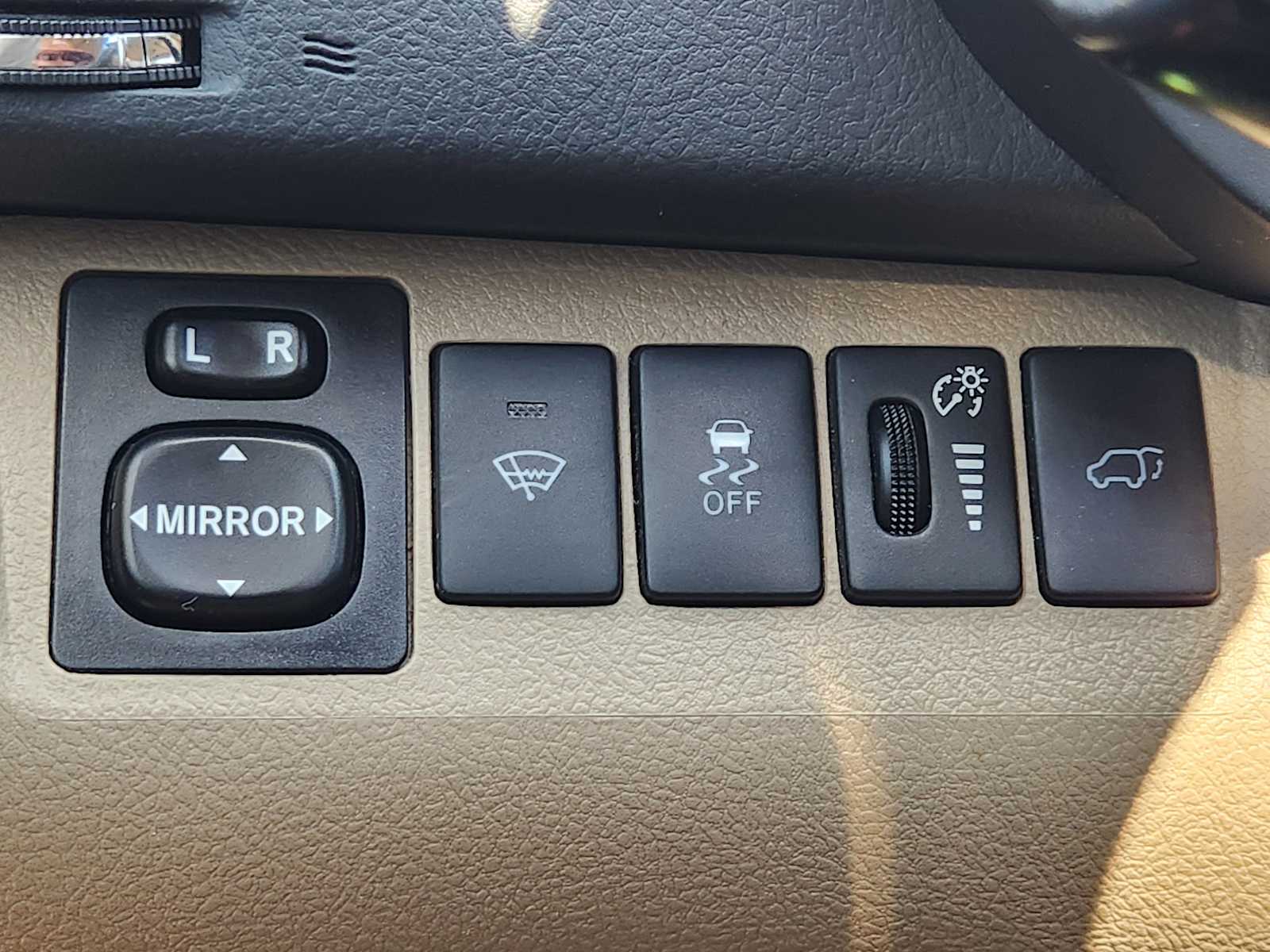 Thumbnail: 2013 Toyota Highlander - 28