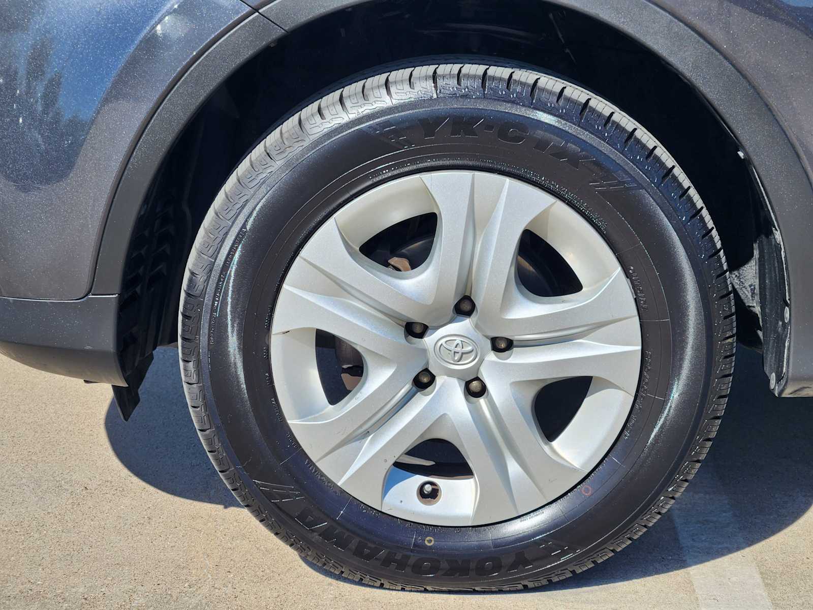 Thumbnail: 2015 Toyota RAV4 - 22