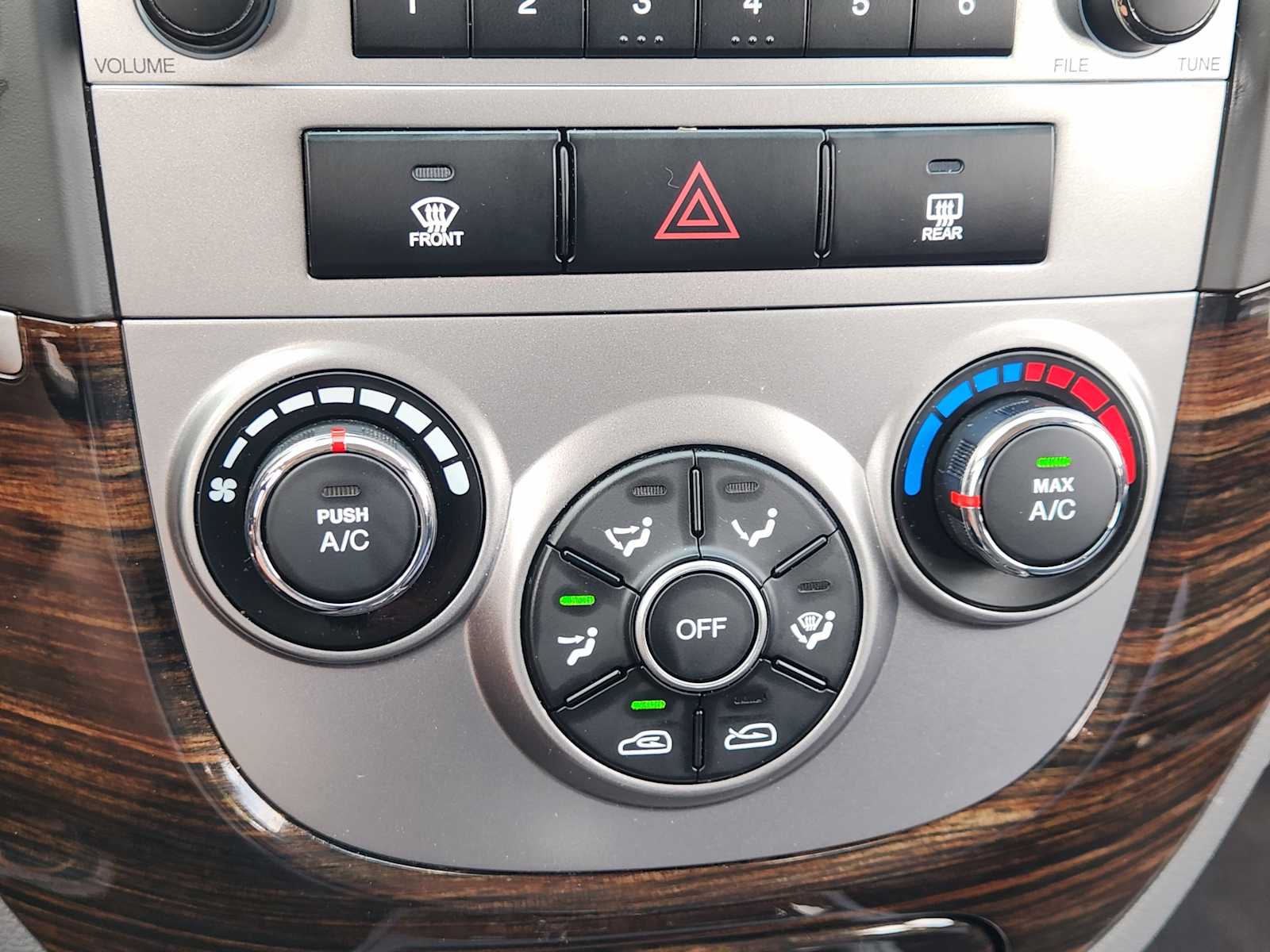 Thumbnail: 2010 Hyundai Santa Fe - 26