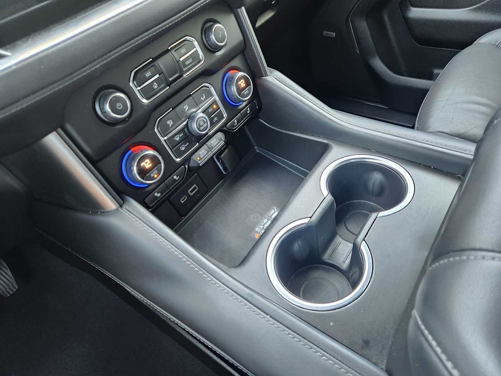 Thumbnail: 2022 Chevrolet Tahoe - 17