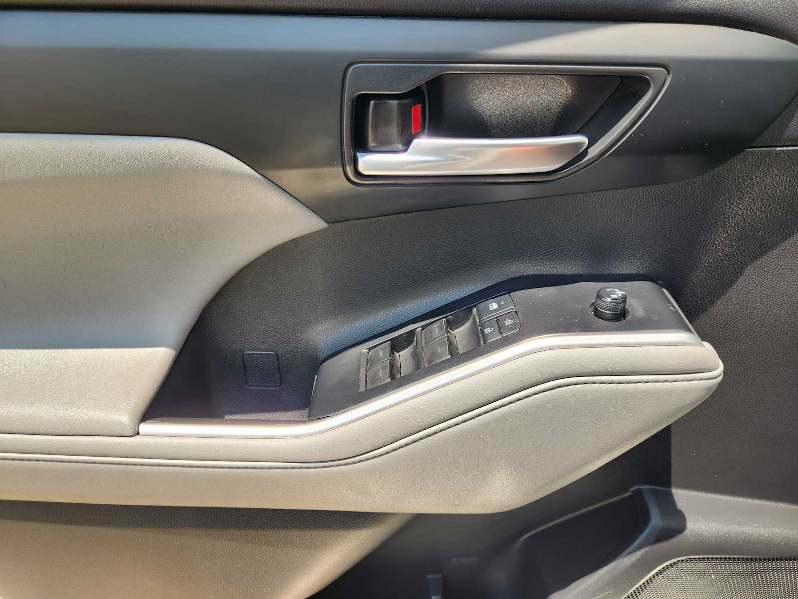 Thumbnail: 2021 Toyota Highlander - 28