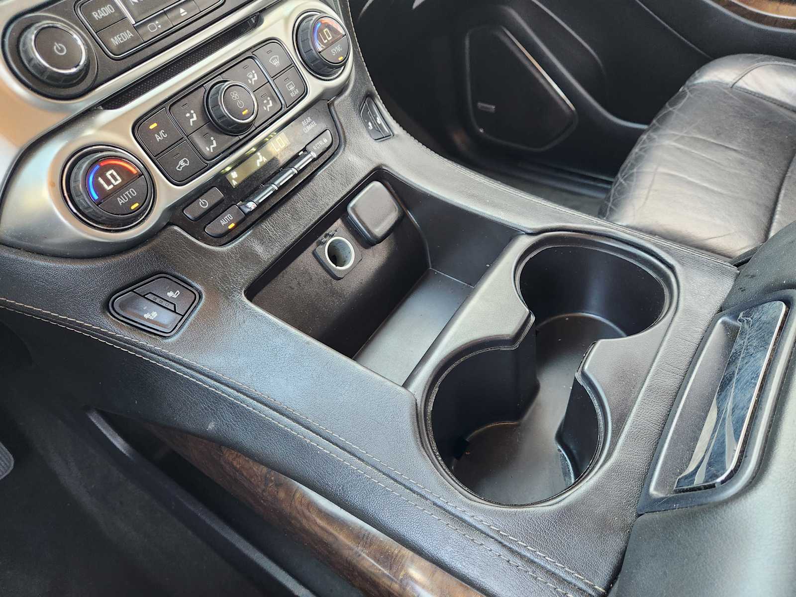 Thumbnail: 2015 Chevrolet Tahoe - 18