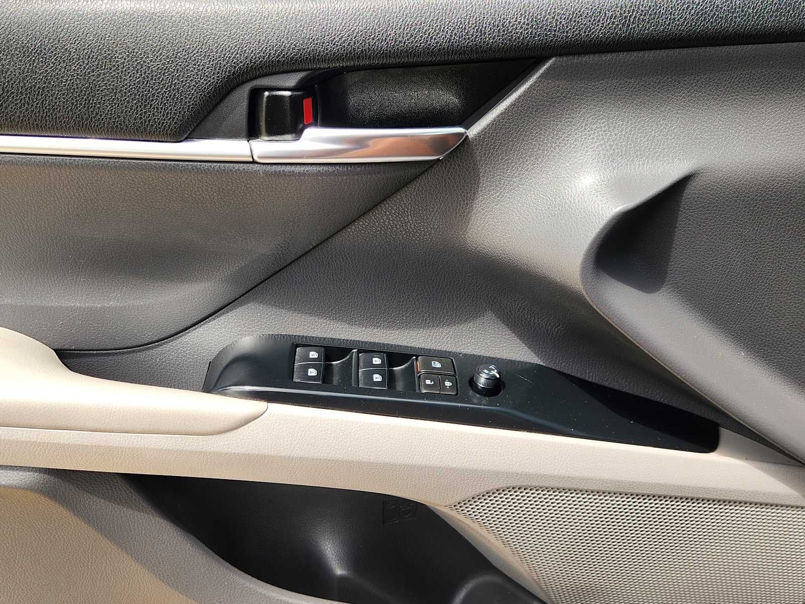 Thumbnail: 2020 Toyota Camry - 29